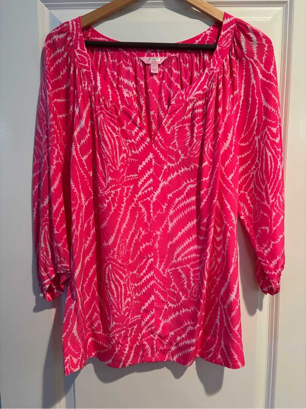 Lilly Pulitzer Silk Tunic Blouse Size L Pink White Print 3/4 Sleeve Pearl Cuff